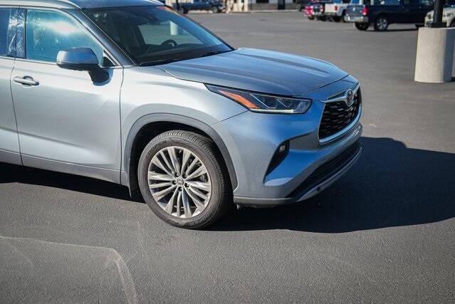 used 2021 Toyota Highlander car, priced at $34,990