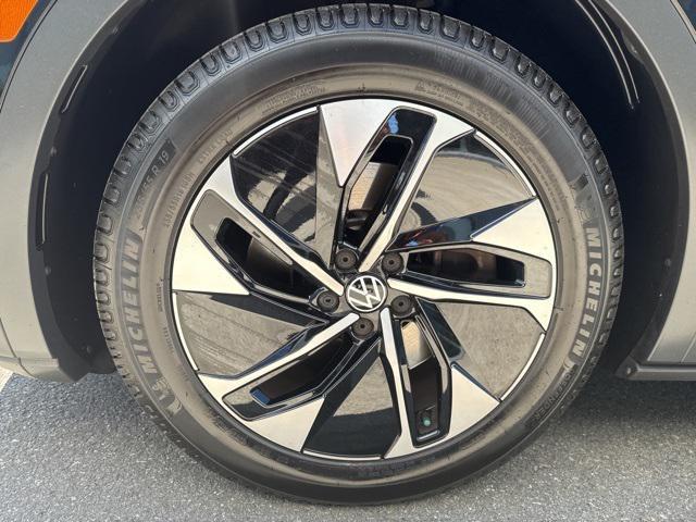 used 2021 Volkswagen ID.4 car, priced at $20,995