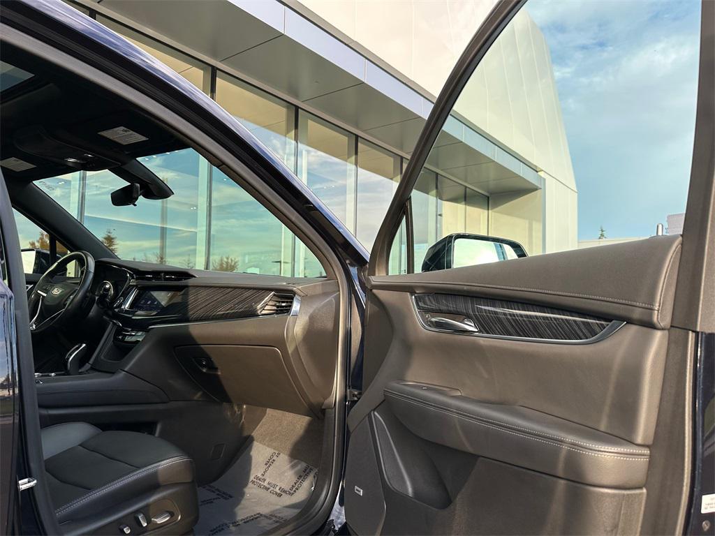 used 2022 Cadillac XT6 car, priced at $36,995
