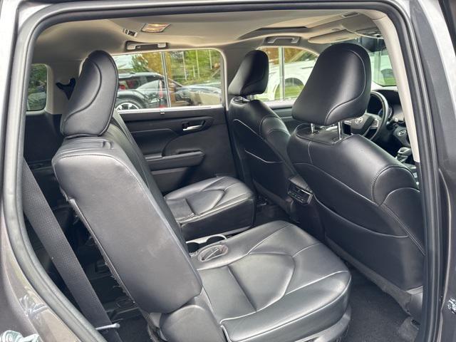 used 2023 Toyota Highlander Hybrid car, priced at $38,995
