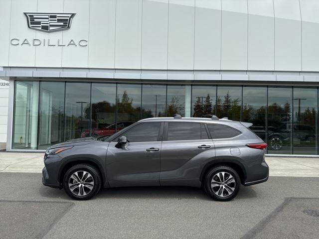 used 2023 Toyota Highlander Hybrid car, priced at $38,995