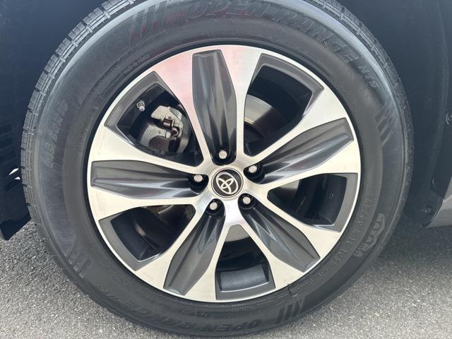 used 2023 Toyota Highlander Hybrid car, priced at $38,995