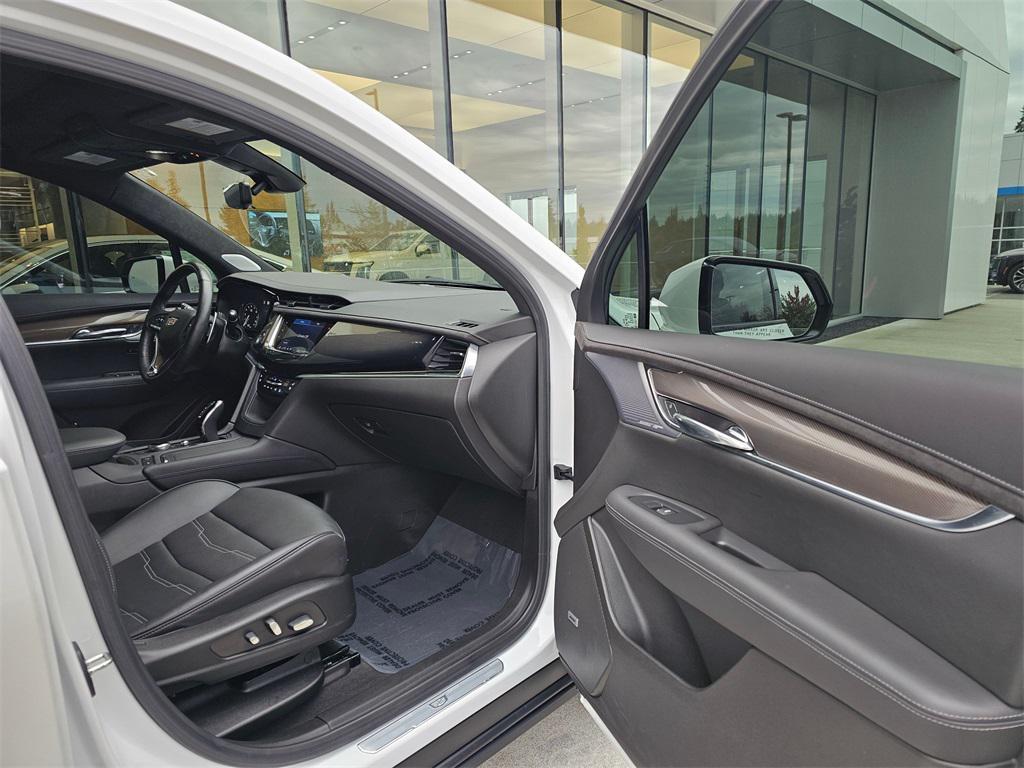 used 2023 Cadillac XT6 car, priced at $46,800