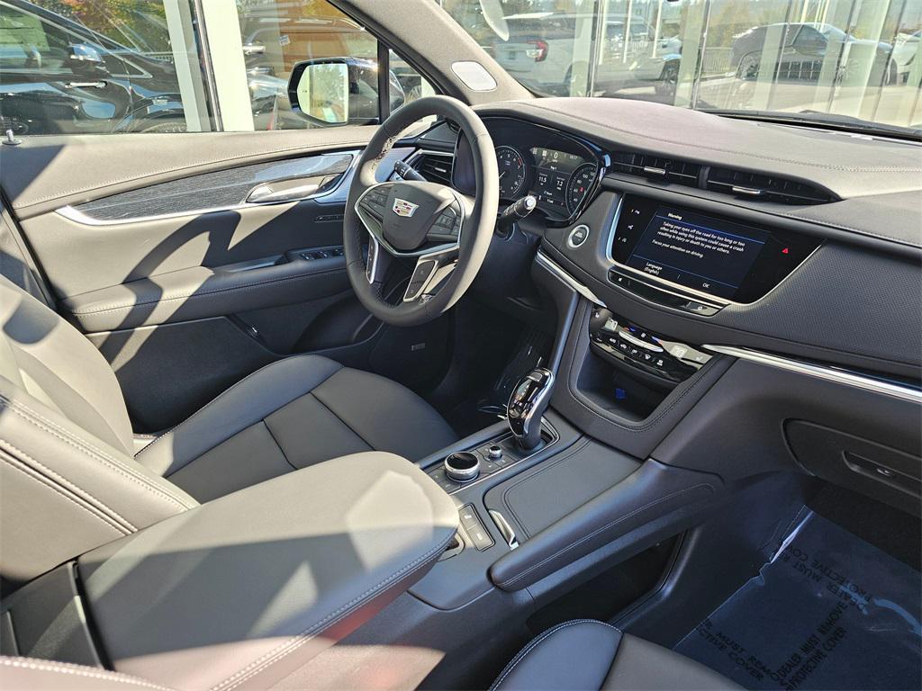 new 2025 Cadillac XT5 car, priced at $56,990