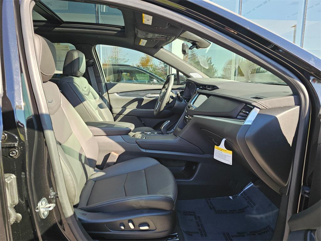 new 2025 Cadillac XT5 car, priced at $56,990