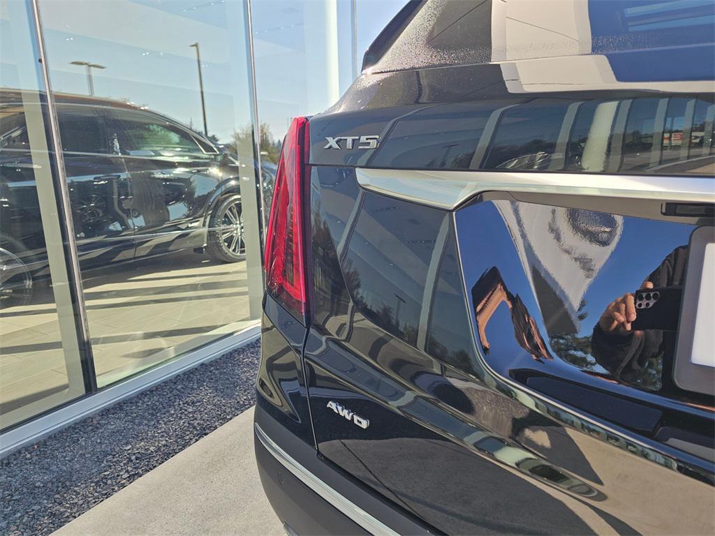 new 2025 Cadillac XT5 car, priced at $56,990