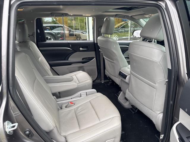 used 2019 Toyota Highlander Hybrid car, priced at $36,852