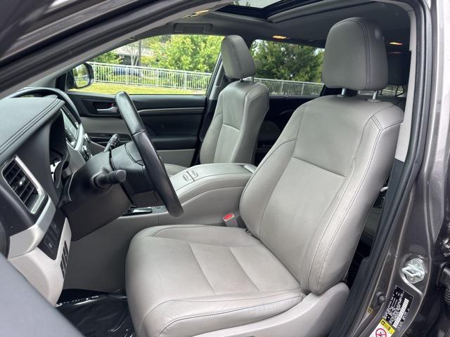 used 2019 Toyota Highlander Hybrid car, priced at $36,852