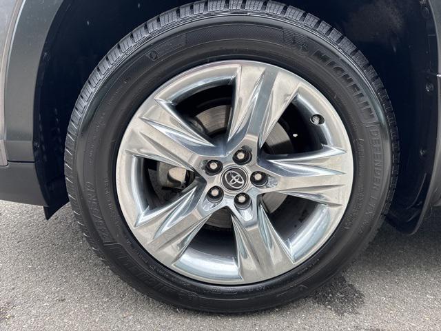 used 2019 Toyota Highlander Hybrid car, priced at $36,852