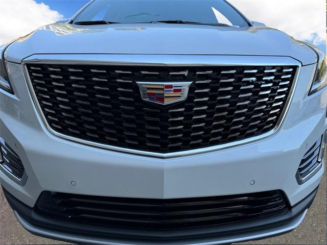 new 2025 Cadillac XT5 car, priced at $55,215