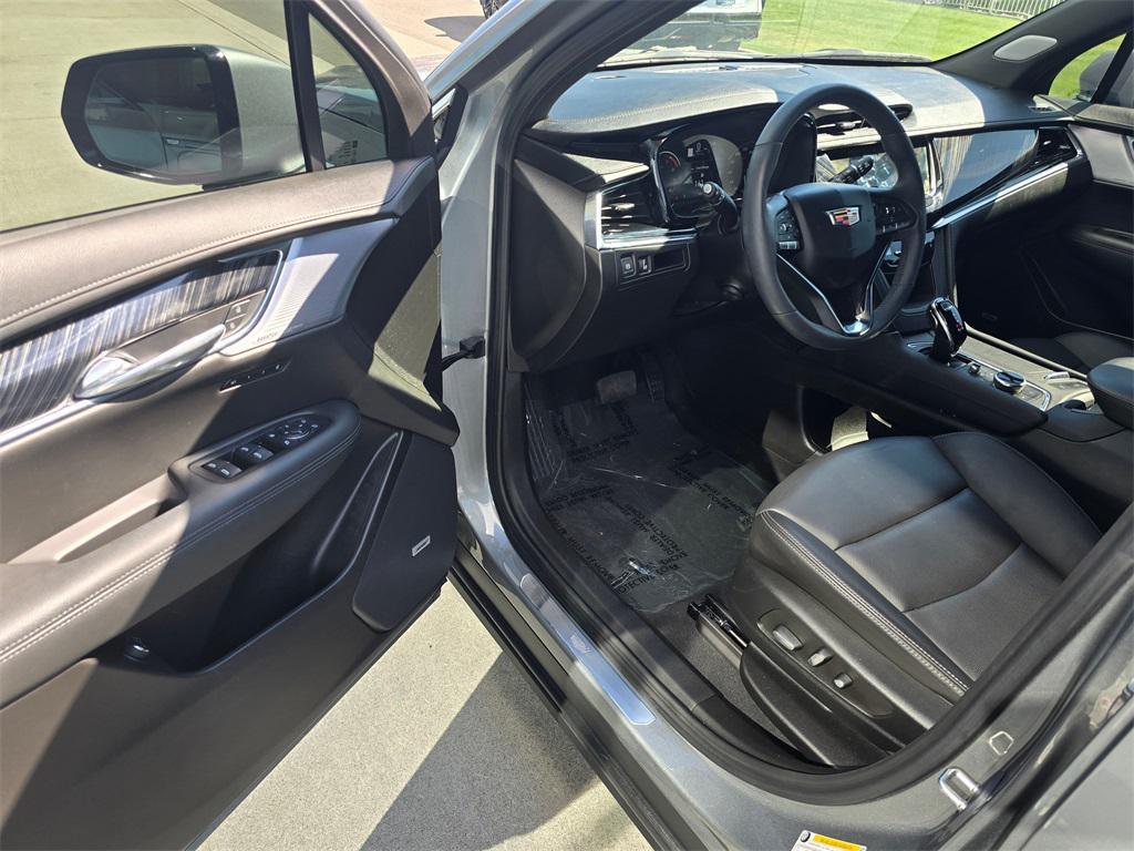 used 2024 Cadillac XT6 car, priced at $46,800