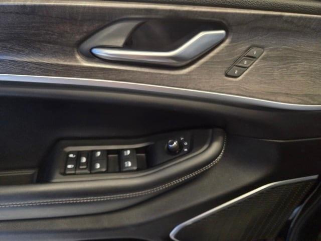 used 2023 Jeep Grand Cherokee car, priced at $25,877