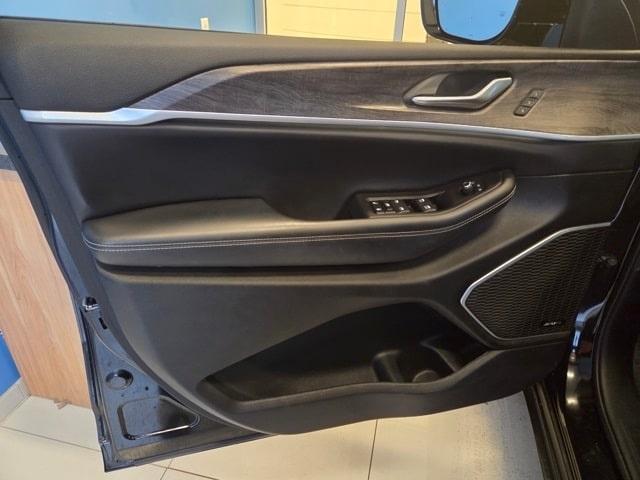 used 2023 Jeep Grand Cherokee car, priced at $25,877