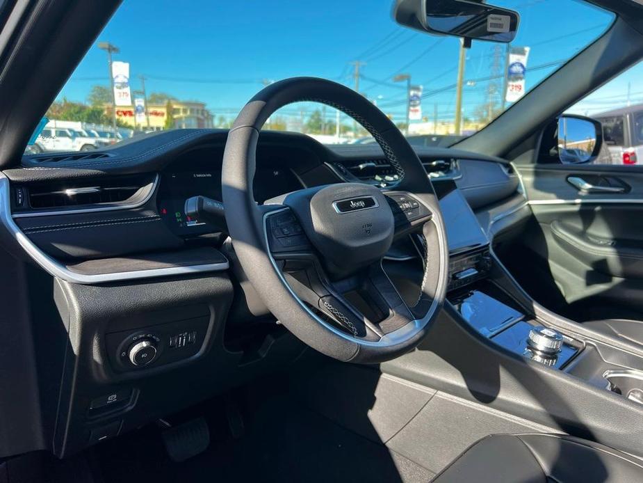 new 2025 Jeep Grand Cherokee car, priced at $44,495