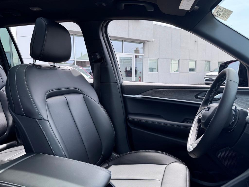 new 2025 Jeep Grand Cherokee L car, priced at $43,950