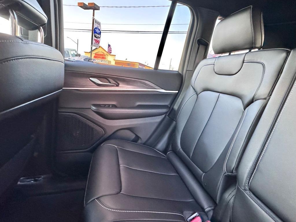 new 2025 Jeep Grand Cherokee car, priced at $48,185