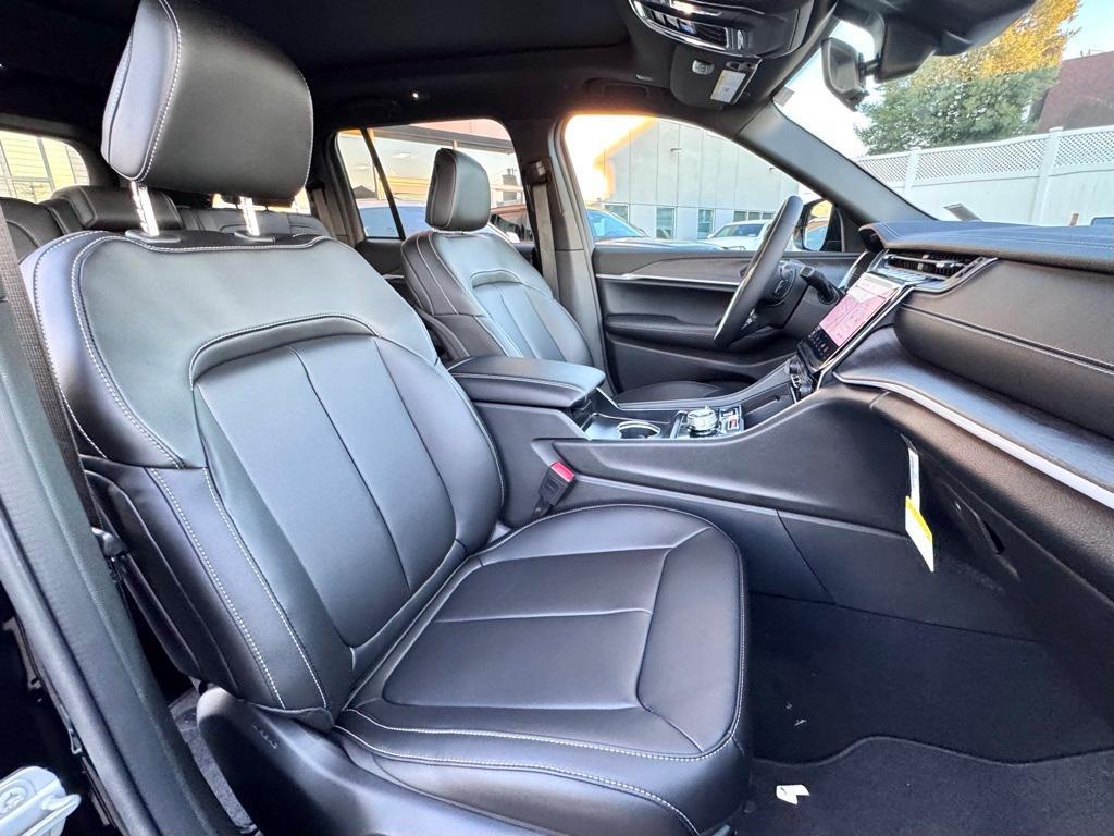 new 2025 Jeep Grand Cherokee car, priced at $48,185
