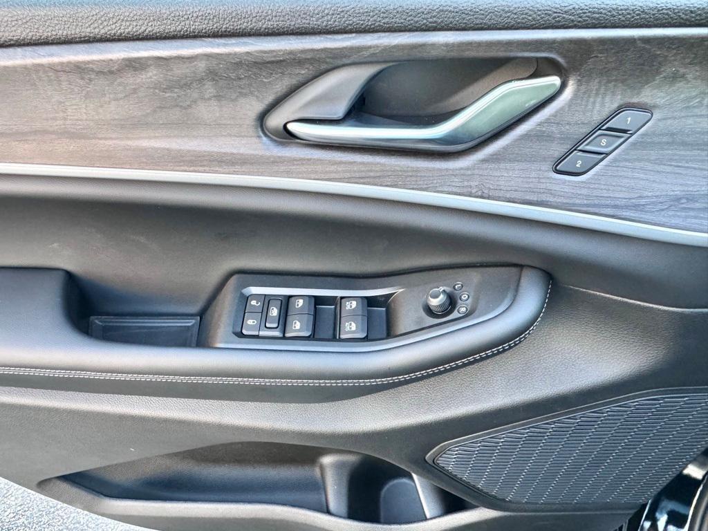 new 2025 Jeep Grand Cherokee car, priced at $48,185