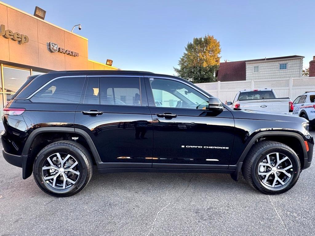 new 2025 Jeep Grand Cherokee car, priced at $48,185