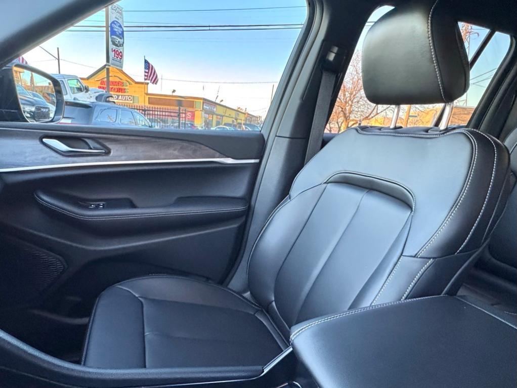 new 2025 Jeep Grand Cherokee car, priced at $48,185