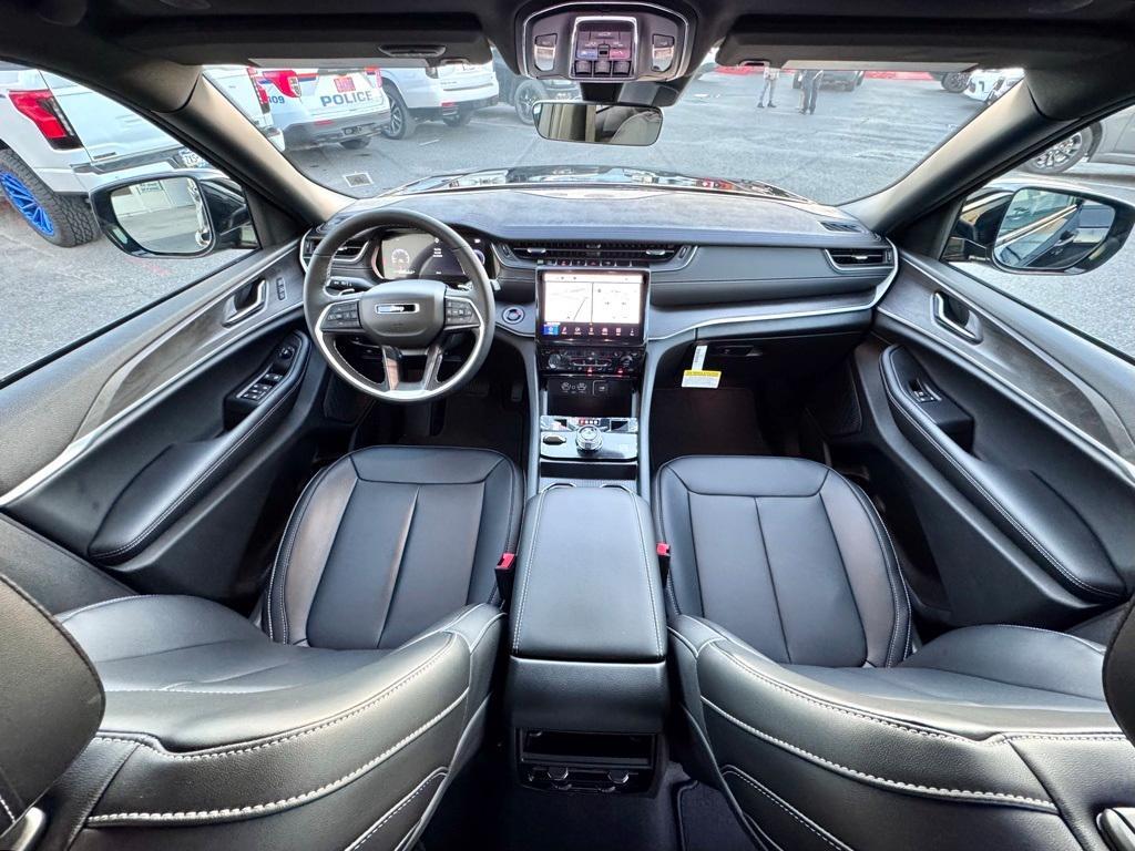new 2025 Jeep Grand Cherokee car, priced at $48,185