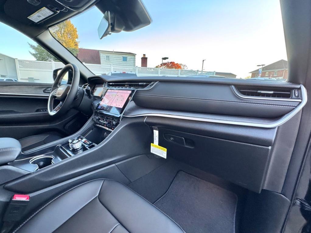new 2025 Jeep Grand Cherokee car, priced at $48,185