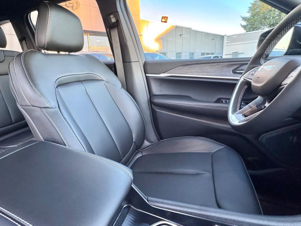 new 2025 Jeep Grand Cherokee car, priced at $48,185