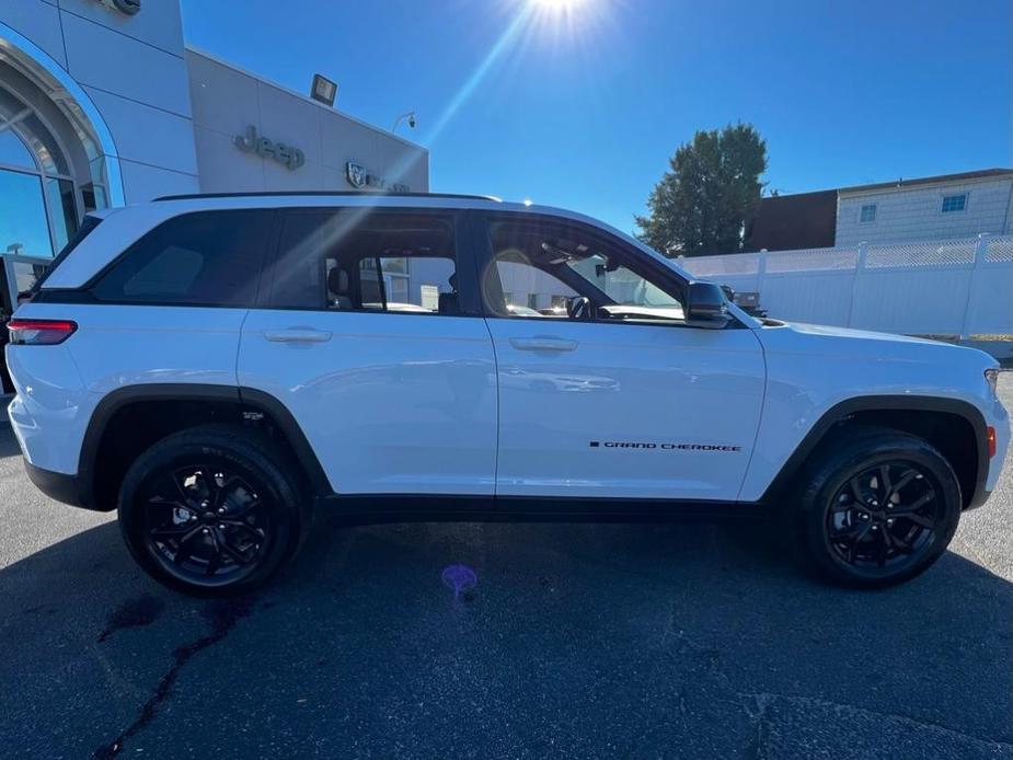 used 2024 Jeep Grand Cherokee car, priced at $34,995