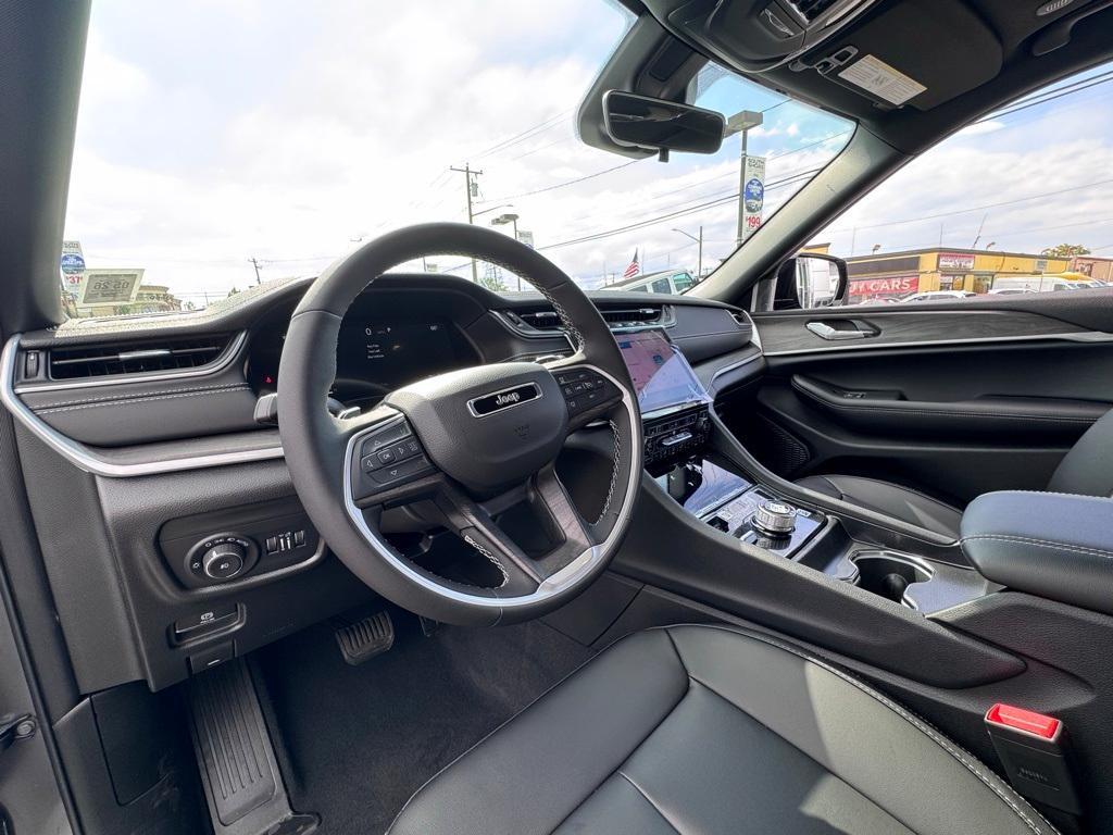 new 2025 Jeep Grand Cherokee car, priced at $44,950