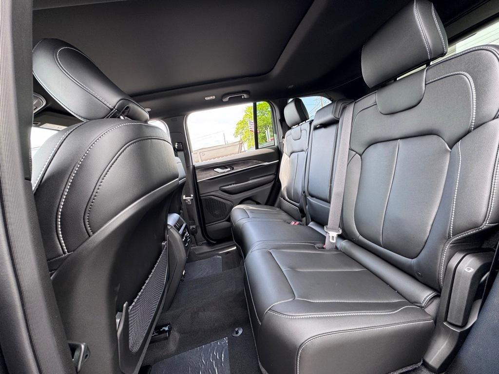 new 2025 Jeep Grand Cherokee car, priced at $44,950