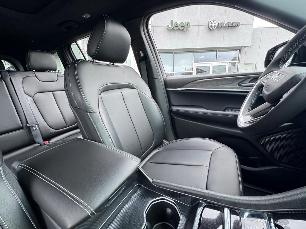 new 2025 Jeep Grand Cherokee L car, priced at $51,762
