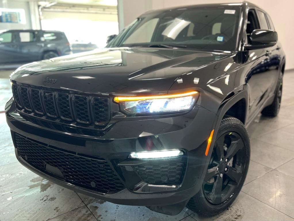 new 2025 Jeep Grand Cherokee car, priced at $57,093