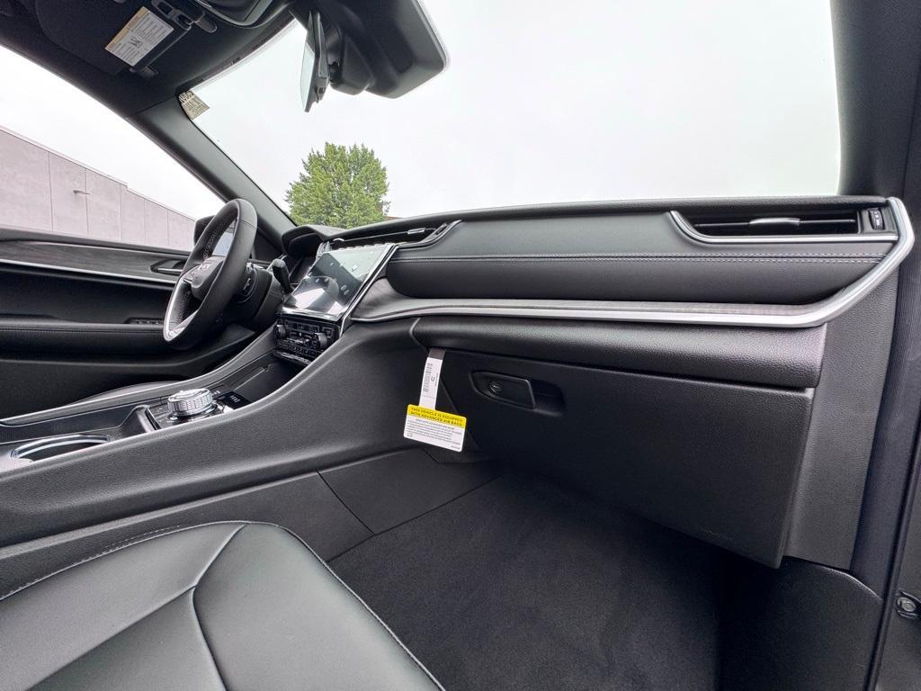 new 2025 Jeep Grand Cherokee car, priced at $44,950