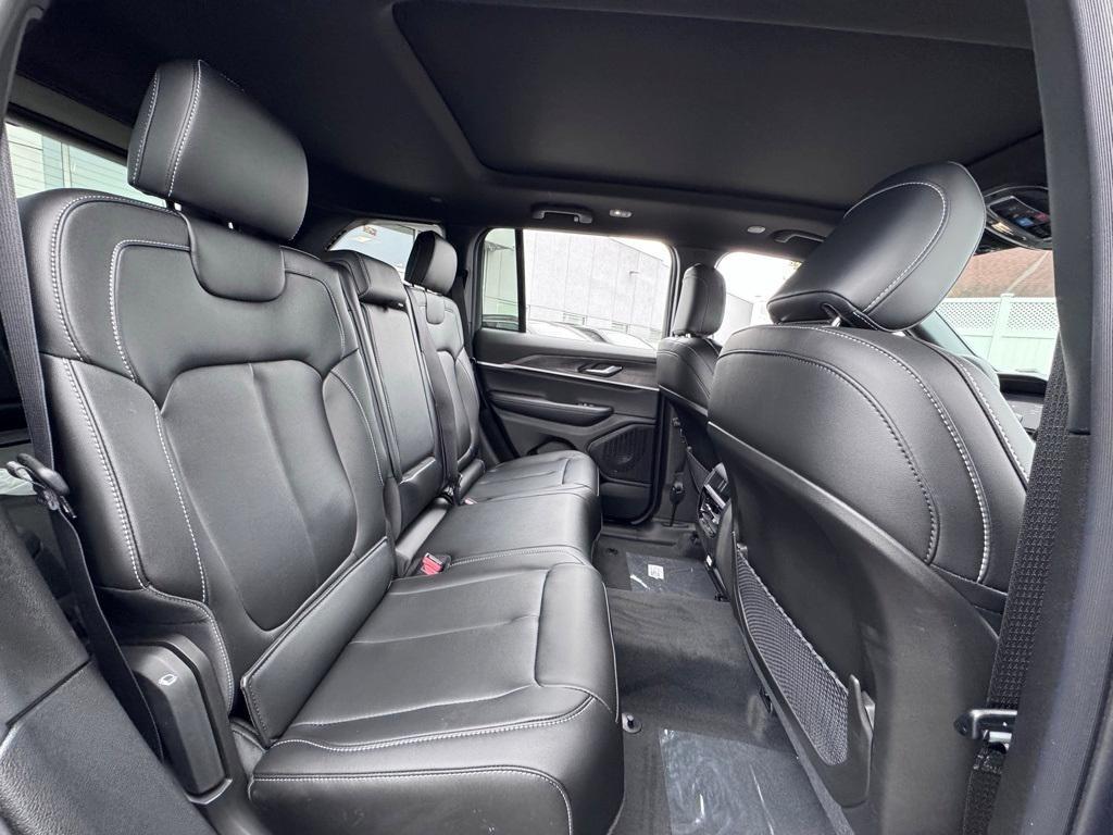 new 2025 Jeep Grand Cherokee car, priced at $44,950