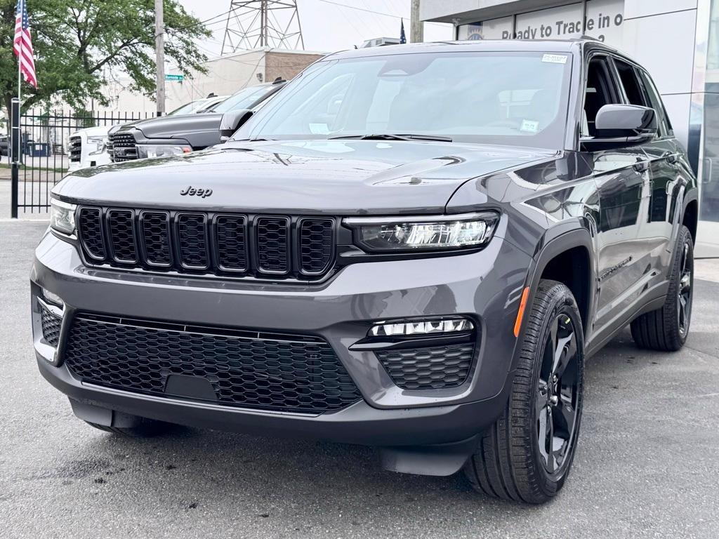 new 2025 Jeep Grand Cherokee car, priced at $44,950