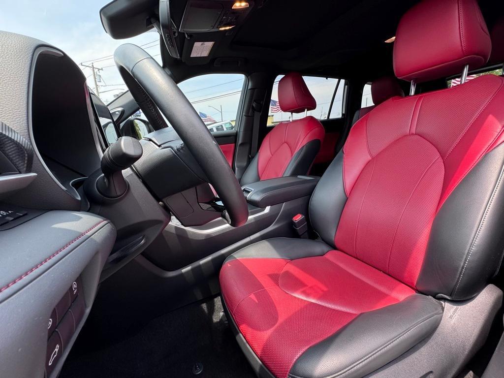 used 2023 Toyota Highlander car, priced at $39,850