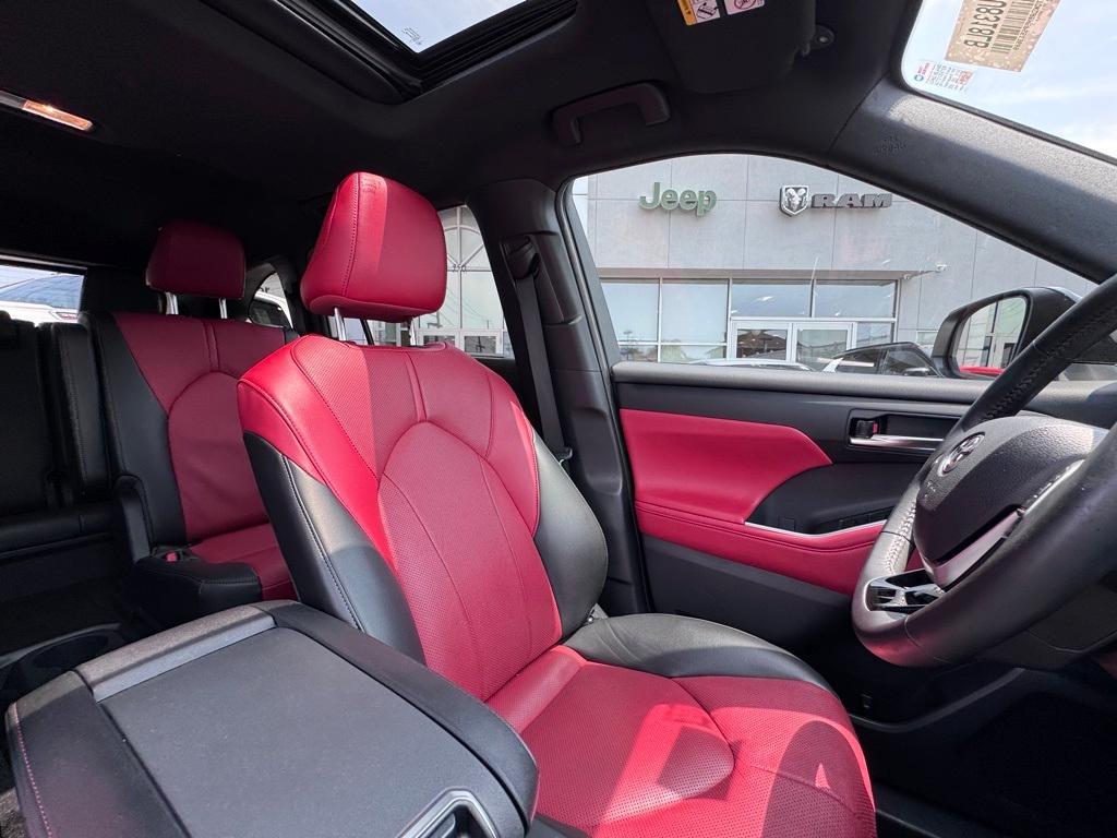 used 2023 Toyota Highlander car, priced at $39,850