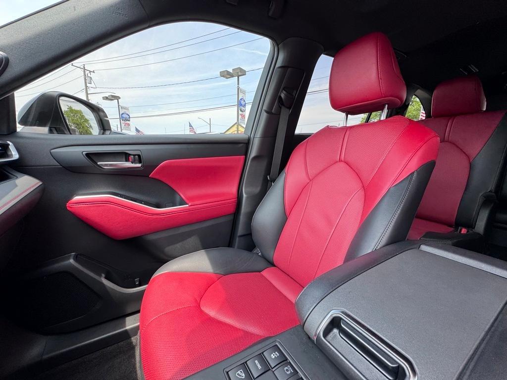 used 2023 Toyota Highlander car, priced at $39,850