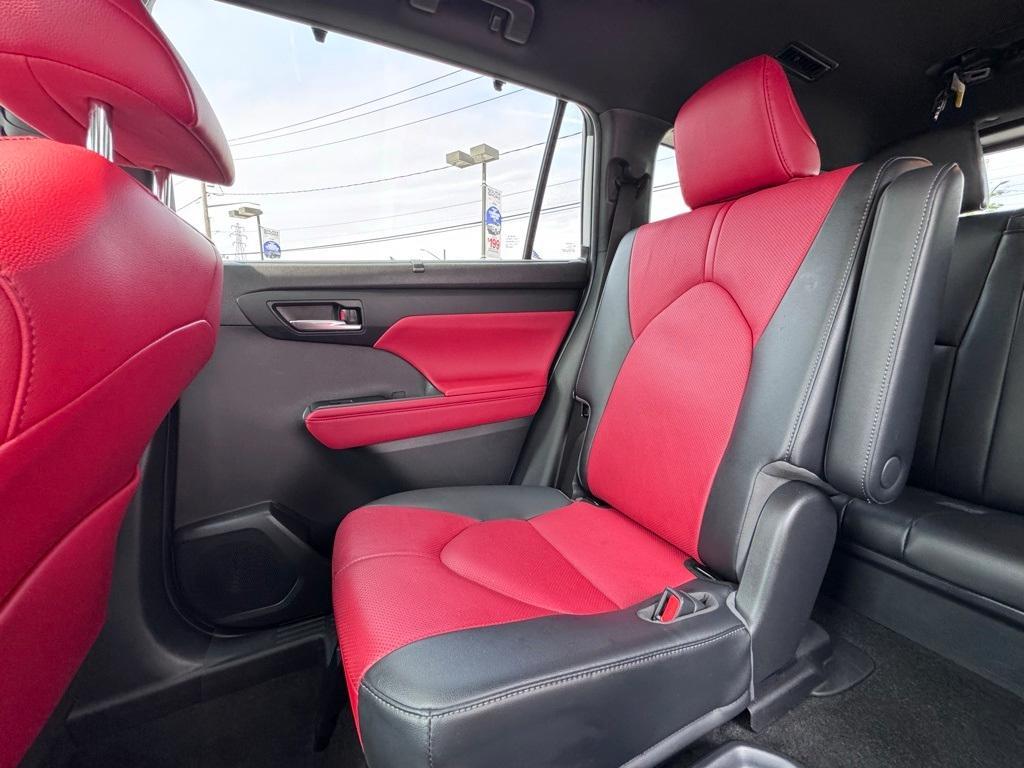 used 2023 Toyota Highlander car, priced at $39,850