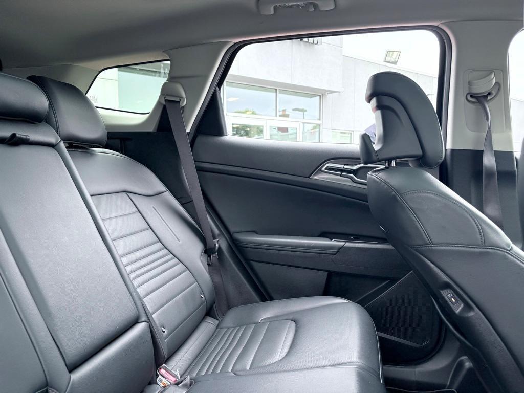used 2023 Kia Sportage Hybrid car, priced at $25,850