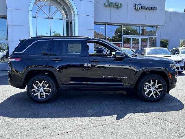 new 2024 Jeep Grand Cherokee car, priced at $39,495