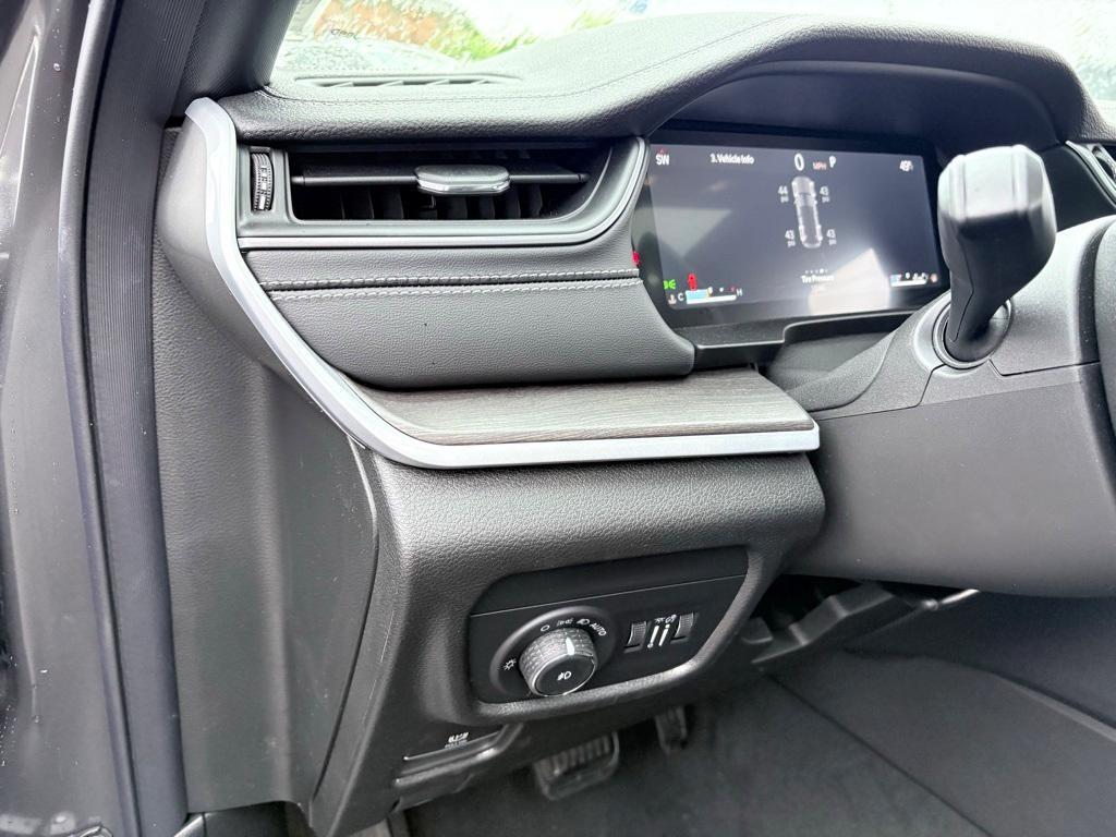 new 2025 Jeep Grand Cherokee car, priced at $46,926