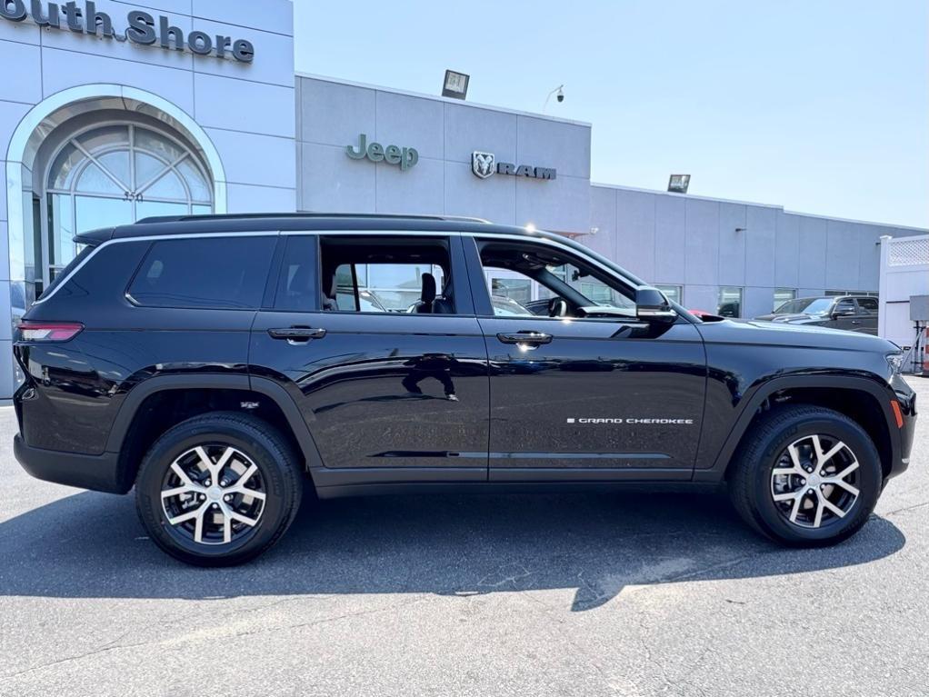 new 2025 Jeep Grand Cherokee L car, priced at $49,037