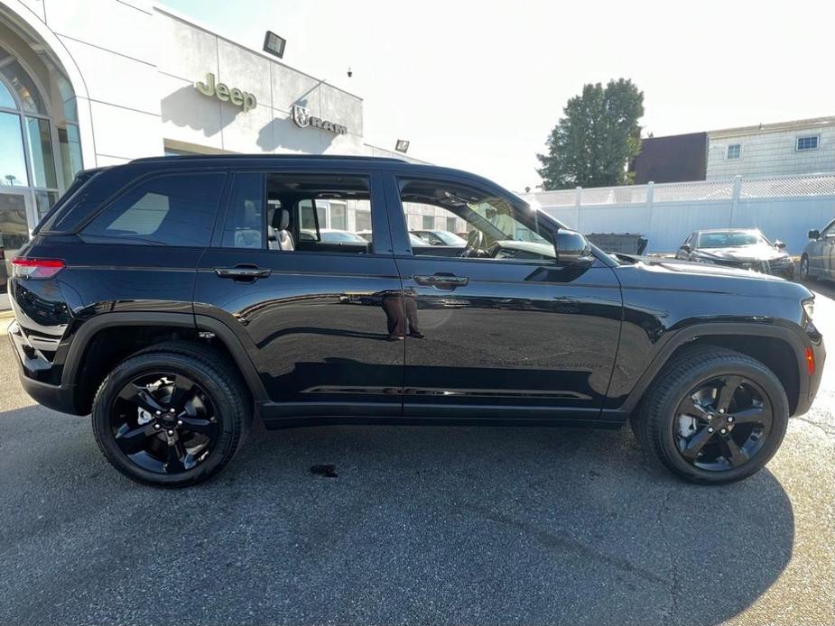 used 2024 Jeep Grand Cherokee car, priced at $39,995