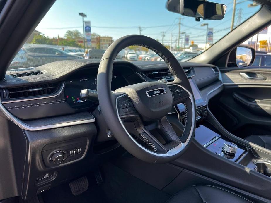 used 2024 Jeep Grand Cherokee car, priced at $39,995