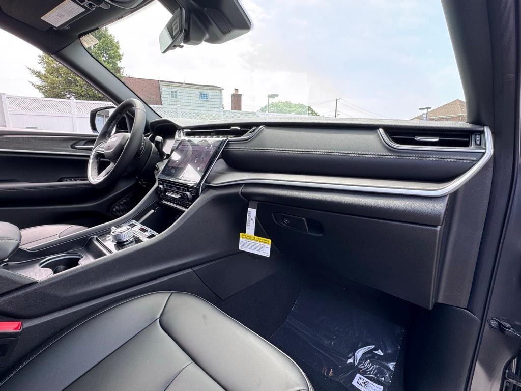 new 2025 Jeep Grand Cherokee car, priced at $44,950