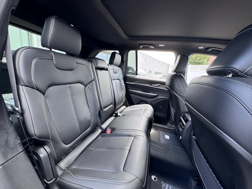 new 2025 Jeep Grand Cherokee car, priced at $44,950