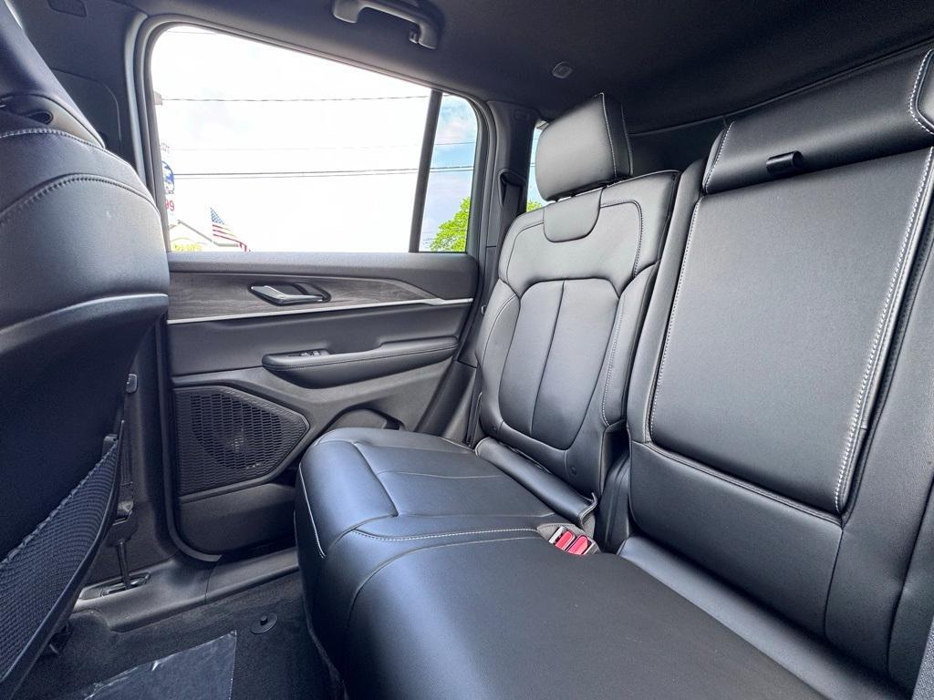 new 2025 Jeep Grand Cherokee car, priced at $44,950