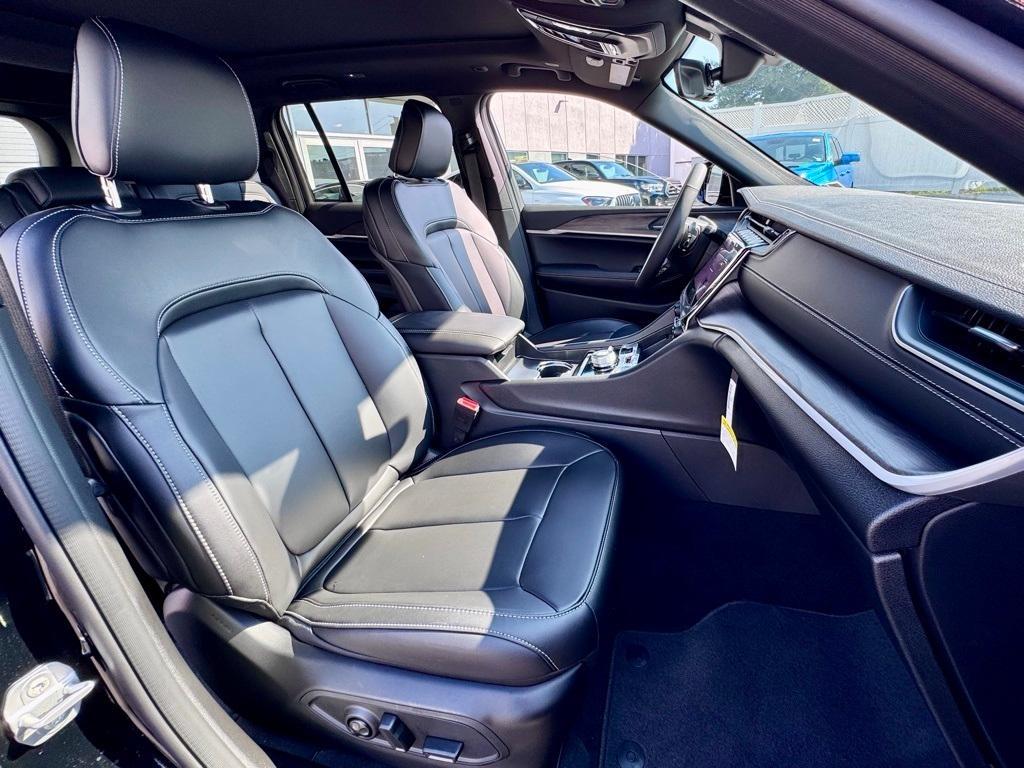 new 2025 Jeep Grand Cherokee car, priced at $50,910