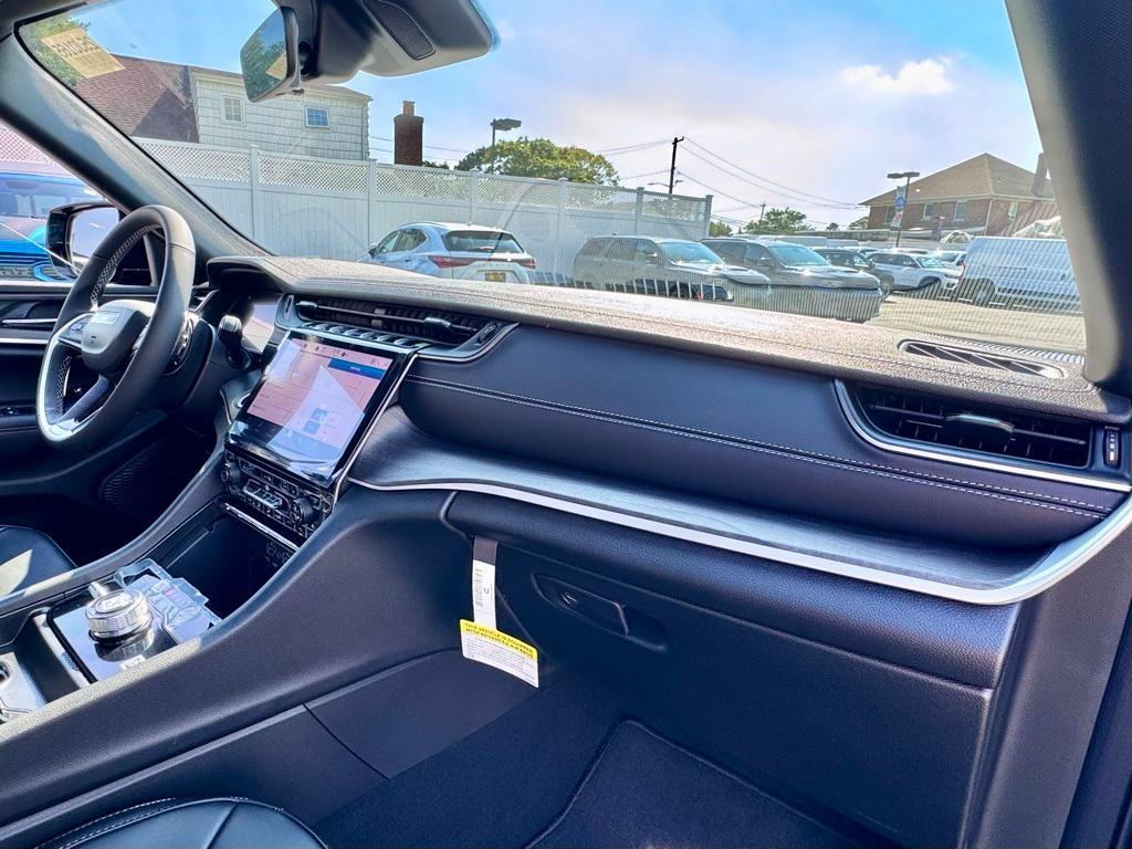 new 2025 Jeep Grand Cherokee car, priced at $50,910